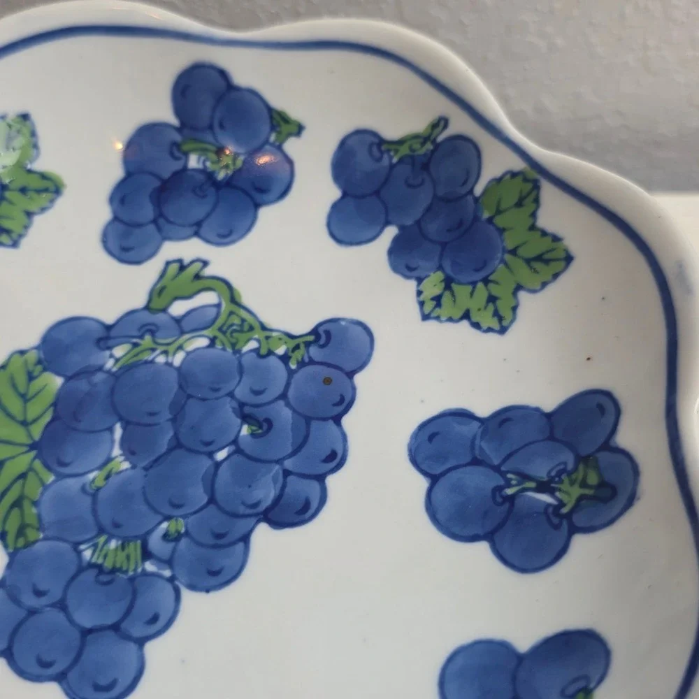 Vintage‎ Hand Painted Ceramic Grape Pedestal Bowl Scalloped Blue White Dish 7.5